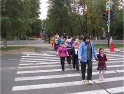В Чебоксарах обновляют пешеходные переходы у образовательных учреждений В Чебоксарах обновляют пешеходные переходы у образовательных учреждений