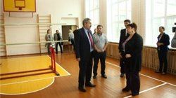 Глава города Чебоксары Леонид Черкесов проверил готовность школ к новому учебному году Глава города Чебоксары Леонид Черкесов проверил готовность школ к новому учебному году