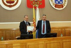 Глава администрации города Чебоксары Алексей Ладыков получил награду из легендарного Звездного городка