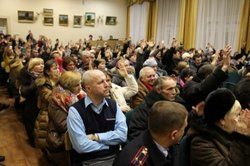 Глава администрации г. Чебоксары предложил жильцам аварийного дома 9 по ул. Петрова въехать в новые квартиры Глава администрации г. Чебоксары предложил жильцам аварийного дома 9 по ул. Петрова въехать в новые квартиры