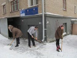 В Чебоксарах город от снега очищают спецтехника, рабочие по комплексной уборке и форумчане НА-СВЯЗИ.ru В Чебоксарах город от снега очищают спецтехника, рабочие по комплексной уборке и форумчане НА-СВЯЗИ.ru