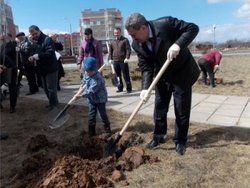 В Чебоксарах в этому году высадят 10 тысяч деревьев и кустарников В Чебоксарах в этому году высадят 10 тысяч деревьев и кустарников