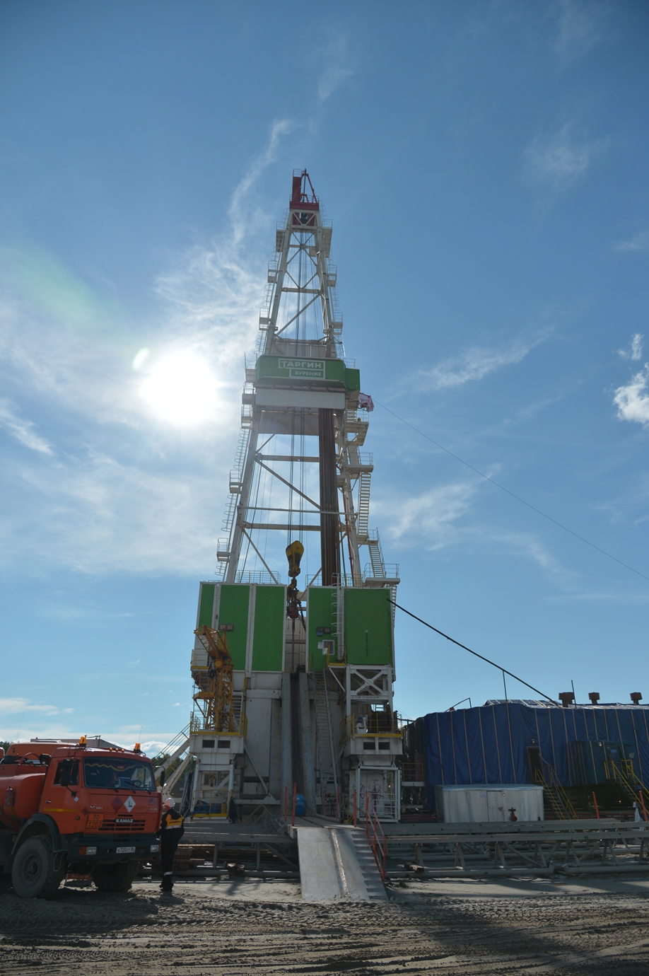 В Самотлорнефтегазе чтят историю и уверенно смотрят в будущее В Самотлорнефтегазе чтят историю и уверенно смотрят в будущее