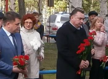 АО "Самотлорнефтегаз" увековечил память нефтяников-первопроходцев АО "Самотлорнефтегаз" увековечил память нефтяников-первопроходцев