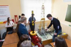 "РН-Юганскнефтегаз" организовал для страшеклассников праздник профессий "РН-Юганскнефтегаз" организовал для страшеклассников праздник профессий