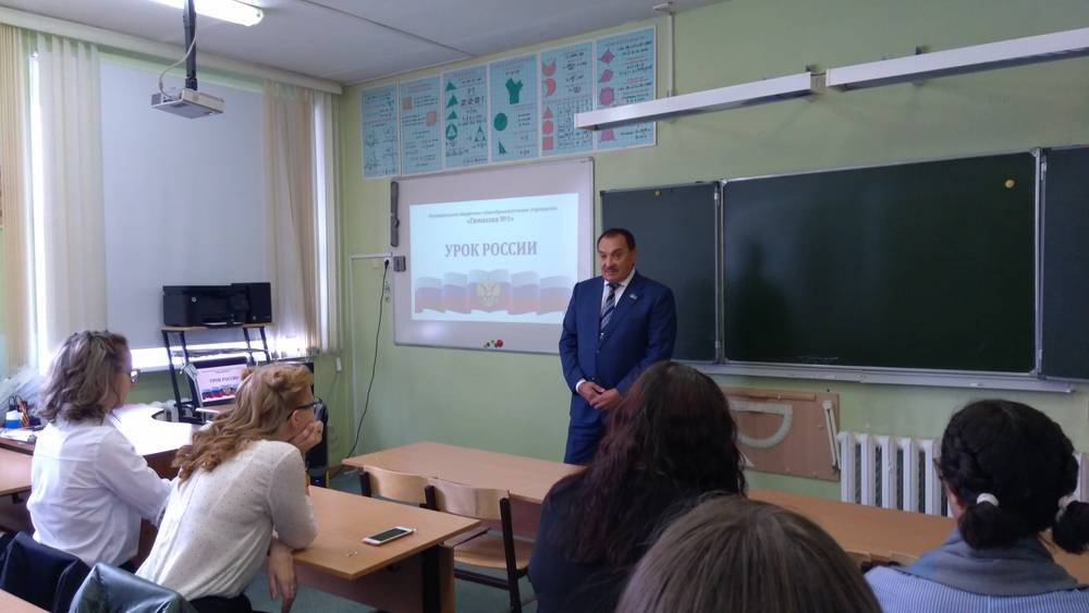 Сайт гимназии нижневартовска. Гимназия 2 Нижневартовск. Гимназия 1 Нижневартовск. Югра гимназия. Директор гимназии Нижневартовск.