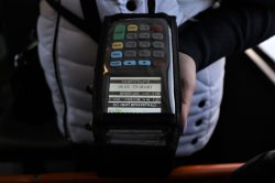 В общественном транспорте Сургута запустили систему безналичной оплаты проезда В общественном транспорте Сургута запустили систему безналичной оплаты проезда