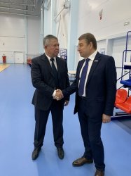 Алексей Андреев посетил спортивный центр в Мегионе Алексей Андреев посетил спортивный центр в Мегионе