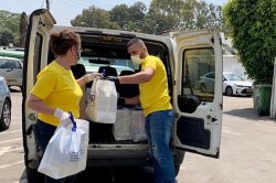Израильские саентологи помогают во время второй волны коронавируса