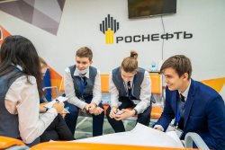 Для учеников Роснефть-классов Нижневартовска состоялся командообразующий тренинг «Лестница к успеху» Для учеников Роснефть-классов Нижневартовска состоялся командообразующий тренинг «Лестница к успеху»