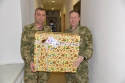 В Югре Росгвардия подарила «Рождественское чудо» ребятам из малообеспеченных, многодетных и неполных семей В Югре Росгвардия подарила «Рождественское чудо» ребятам из малообеспеченных, многодетных и неполных семей
