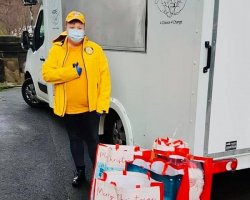 Волонтеры Шотландии помогают согражданам преодолеть нелегкие времена 