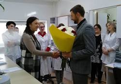 Прекрасных девушек из производственной лаборатории филиала АО «Ямалкоммунэнерго» в г. Губкинский поздравили с профессиональным праздником Прекрасных девушек из производственной лаборатории филиала АО «Ямалкоммунэнерго» в г. Губкинский поздравили с профессиональным праздником