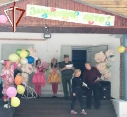 В Зауралье росгвардейцы организовали праздник для воспитанников школьного лагеря В Зауралье росгвардейцы организовали праздник для воспитанников школьного лагеря