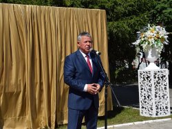 В День города в Мегионе открылась обновленная Доска почёта В День города в Мегионе открылась обновленная Доска почёта