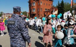 Росгвардия обеспечила безопасность в Тюменской области во время проведения мероприятий, посвящённых Дню пограничника и Дню химика Росгвардия обеспечила безопасность в Тюменской области во время проведения мероприятий, посвящённых Дню пограничника и Дню химика
