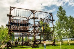 В Нижневартовске при финансовой поддержке «Роснефти» открыли первый веревочный парк под открытым небом