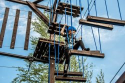 В Нижневартовске при финансовой поддержке «Роснефти» открыли первый веревочный парк под открытым небом