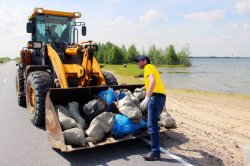 Сотрудники «Самотлорнефтегаза» очистили берега Кымыла