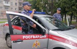 Патруль Росгвардии оказал медпомощь находившемуся без сознания жителю Тюмени Патруль Росгвардии оказал медпомощь находившемуся без сознания жителю Тюмени