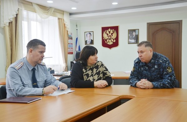 Начальник УФСИН России по Курганской области Михаил Мачушкин провел рабочую встречу с региональным детским омбудсменом Аленой Лопатиной Начальник УФСИН России по Курганской области Михаил Мачушкин провел рабочую встречу с региональным детским омбудсменом Аленой Лопатиной