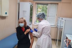 В Югре личный состав Росгвардии проходит ревакцинацию от COVID-19 В Югре личный состав Росгвардии проходит ревакцинацию от COVID-19