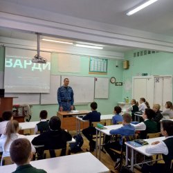 В Клину росгвардейцы провели патриотический урок в подшефной школе В Клину росгвардейцы провели патриотический урок в подшефной школе
