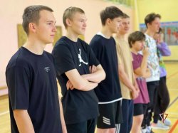 На Ямале Росгвардия провела занятия по строевой подготовке для допризывной молодёжи На Ямале Росгвардия провела занятия по строевой подготовке для допризывной молодёжи