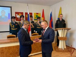 Семье погибшего росгвардейца из Челябинской области передали орден Мужества Семье погибшего росгвардейца из Челябинской области передали орден Мужества
