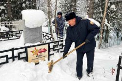 На Ямале офицеры Росгвардии принимают участие в облагораживании мест захоронения павших воинов – интернационалистов На Ямале офицеры Росгвардии принимают участие в облагораживании мест захоронения павших воинов – интернационалистов