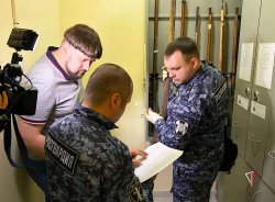 Росгвардия проверила сохранность исторических экспонатов оружия в главном музее Ямала (ВИДЕО, ФОТО) Росгвардия проверила сохранность исторических экспонатов оружия в главном музее Ямала (ВИДЕО, ФОТО)