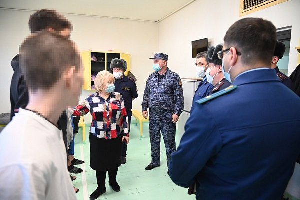 Прокурор Новосибирской области, региональный омбудсмен и члены ОНК посетили крупнейший за Уралом следственный изолятор 2 Прокурор Новосибирской области, региональный омбудсмен и члены ОНК посетили крупнейший за Уралом следственный изолятор 2