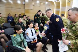 На Ямале начальник территориального Управления Росгвардии поздравил женщин с Международным женским днем (ВИДЕО) На Ямале начальник территориального Управления Росгвардии поздравил женщин с Международным женским днем (ВИДЕО)