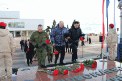В Ульяновске росгвардейцы почтили память Героя России Дмитрия Разумовского В Ульяновске росгвардейцы почтили память Героя России Дмитрия Разумовского