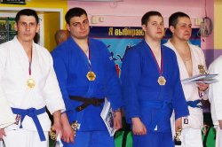 Ямальские росгвардейцы завоевали золотую и бронзовые медали Чемпионата по дзюдо Уральского округа войск национальной гвардии (ВИДЕО) Ямальские росгвардейцы завоевали золотую и бронзовые медали Чемпионата по дзюдо Уральского округа войск национальной гвардии (ВИДЕО)