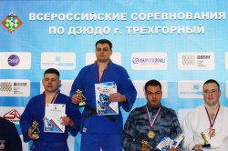 Ямальские росгвардейцы завоевали золотую и бронзовые медали Чемпионата по дзюдо Уральского округа войск национальной гвардии (ВИДЕО) Ямальские росгвардейцы завоевали золотую и бронзовые медали Чемпионата по дзюдо Уральского округа войск национальной гвардии (ВИДЕО)