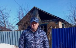 В Оренбуржье сотрудник Росгвардии спас бабушку на пожаре В Оренбуржье сотрудник Росгвардии спас бабушку на пожаре