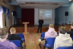 В Алатыре сотрудники транспортной полиции провели профилактическую беседу со студентами В Алатыре сотрудники транспортной полиции провели профилактическую беседу со студентами