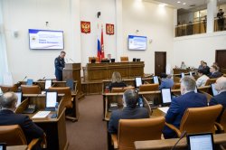 Начальник ГУФСИН по Красноярскому краю Андрей Попето выступил перед депутатами краевого парламента с докладом о деятельности управления в 2022 году Начальник ГУФСИН по Красноярскому краю Андрей Попето выступил перед депутатами краевого парламента с докладом о деятельности управления в 2022 году
