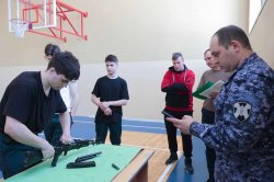 Офицеры Росгвардия приняли участие в проведении патриотического первенства среди ямальских школьников Офицеры Росгвардия приняли участие в проведении патриотического первенства среди ямальских школьников