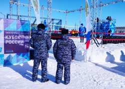 На Ямале сотрудники Росгвардии обеспечили правопорядок в период проведения Кубка России по волейболу на снегу На Ямале сотрудники Росгвардии обеспечили правопорядок в период проведения Кубка России по волейболу на снегу