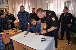В Росгвардии выберут лучших сотрудников групп задержания вневедомственной охраны на Ямале В Росгвардии выберут лучших сотрудников групп задержания вневедомственной охраны на Ямале