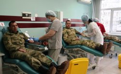 Кинологи Росгвардии в Тюмени пополнили банк крови и поздравили медиков с Национальным днём донора Кинологи Росгвардии в Тюмени пополнили банк крови и поздравили медиков с Национальным днём донора