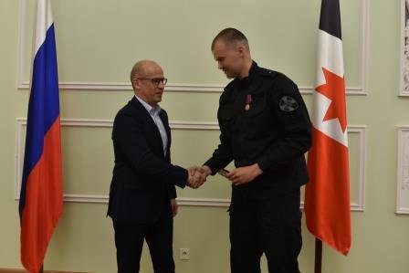 В Удмуртии росгвардейцам, отличившимся в ходе специальной военной операции вручили государственные награды В Удмуртии росгвардейцам, отличившимся в ходе специальной военной операции вручили государственные награды