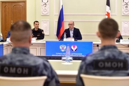 В Удмуртии росгвардейцам, отличившимся в ходе специальной военной операции вручили государственные награды В Удмуртии росгвардейцам, отличившимся в ходе специальной военной операции вручили государственные награды