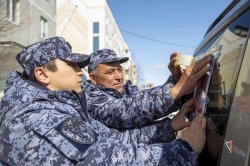На Ямале Росгвардия присоединилась ко Всероссийской ведомственной акции «Бессмертный автополк» (ВИДЕО) На Ямале Росгвардия присоединилась ко Всероссийской ведомственной акции «Бессмертный автополк» (ВИДЕО)
