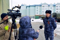 На Ямале Росгвардия присоединилась ко Всероссийской ведомственной акции «Бессмертный автополк» (ВИДЕО) На Ямале Росгвардия присоединилась ко Всероссийской ведомственной акции «Бессмертный автополк» (ВИДЕО)
