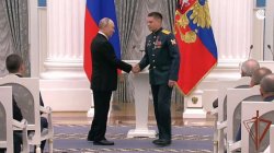 Президент Российской Федерации вручил госнаграду росгвардейцу - участнику специальной военной операции Президент Российской Федерации вручил госнаграду росгвардейцу - участнику специальной военной операции