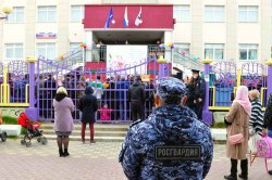 Росгвардия приняла участие в обеспечении безопасности «Последних звонков» на Ямале Росгвардия приняла участие в обеспечении безопасности «Последних звонков» на Ямале