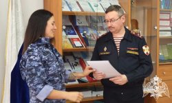 Молодые сотрудники из Уральского округа Росгвардии получили свидетельства о профессиональной подготовке в Тюмени Молодые сотрудники из Уральского округа Росгвардии получили свидетельства о профессиональной подготовке в Тюмени